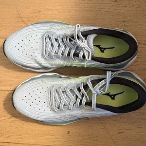 Mizuno Wave Horizon 06 | Size US 9 / EU 40 Women's | Sneakers | Running Shoes